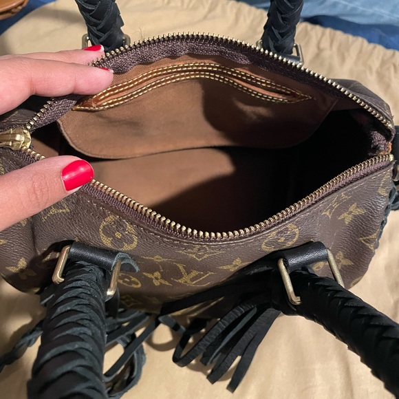 Authentic Louis Vuitton crossbody handbag. Bought from Vintage Boho Bags. - Picture 4 of 8